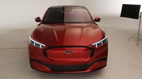 FOTO: Ford Mustang Mach-E, SUV Bertenaga Listrik