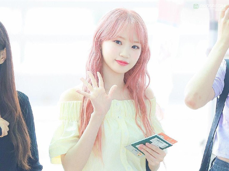 8 Tren Fashion Ikonik yang Gegerkan Dunia K-Pop Saat mengingat K-Pop, pasti kamu akan langsung teringat dengan 8 tren fashion ikonik para idol yang menggegerkan ini.