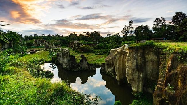 Empat unit Bus Jawara bisa dimanfaatkan masyarakat untuk keliling kota Tangerang.