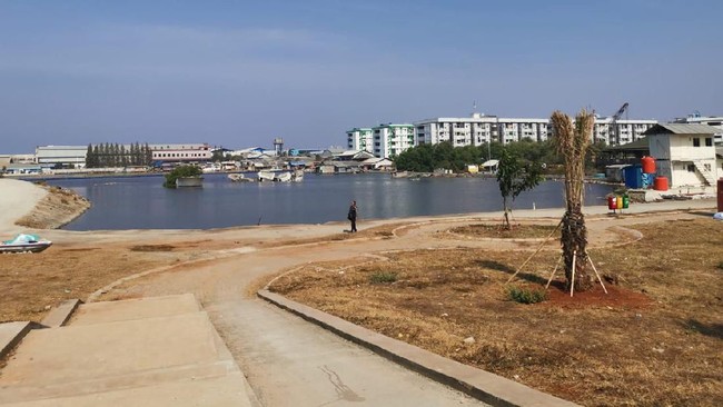 Warga Penjaringan, Jakarta Utara mengaku lebih aman dan permukimannya tak lagi kebanjiran usai tanggul pantai dibangun.