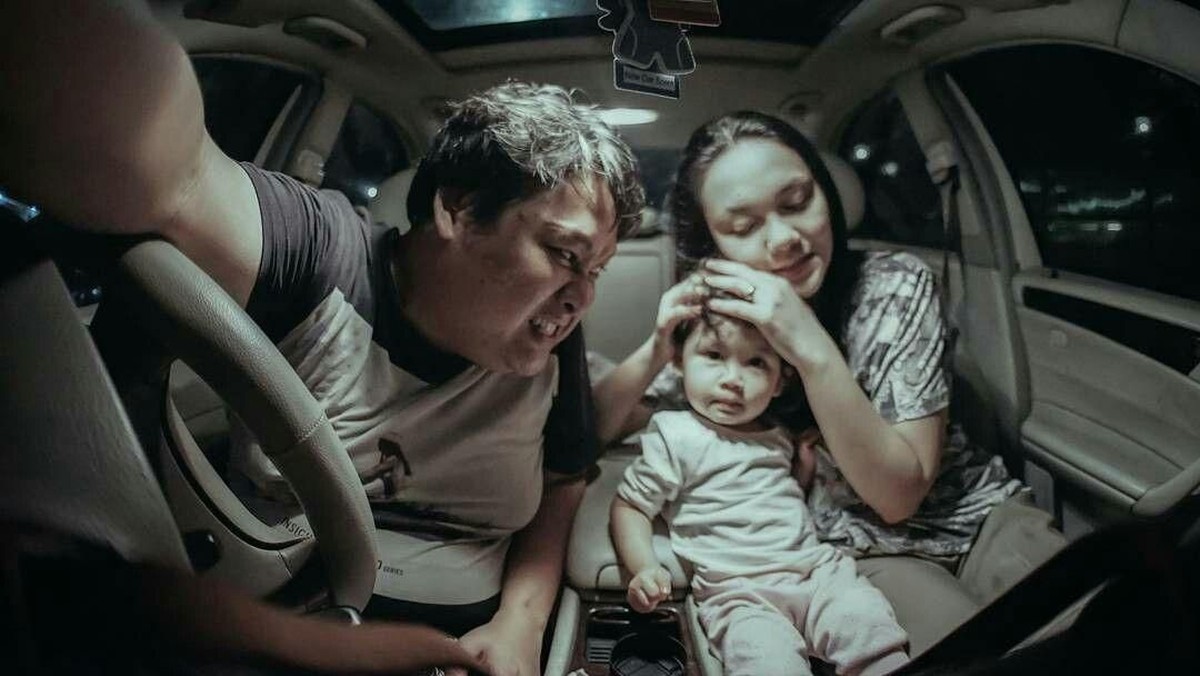 Beberapa potret manis mendiang Cecep Reza bersama istri dan anaknya&period;