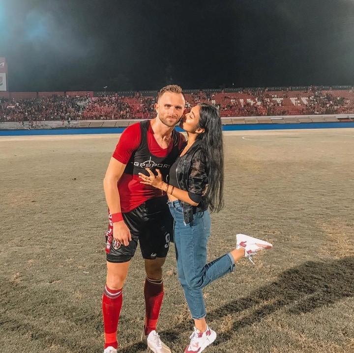 <p>Ilija Spasojevic bersama mendiang istri/ Foto: Instagram @lelhyspaso</p>