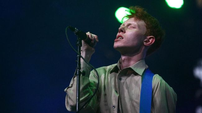 Musisi bernama panggung King Krule menggambarkan apresiasi terhadap depresi yang ia alami melalui video musik teranyar untuk lagu 'Alone, Omen 3'.
