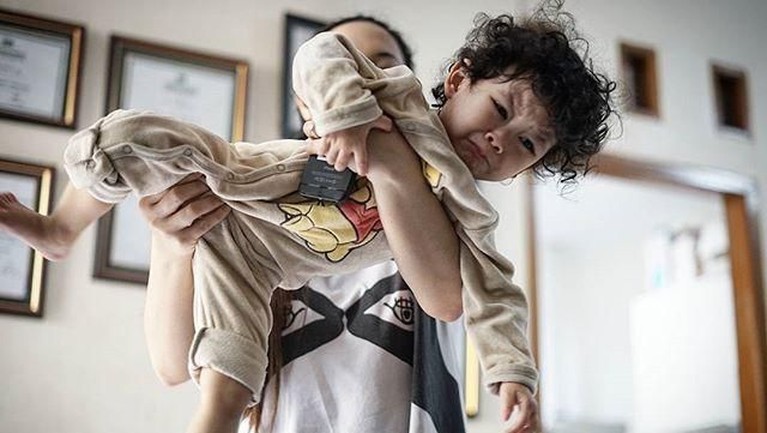 7 Potret Manis Cecep Reza Bersama Istri dan Anaknya Beberapa potret manis mendiang Cecep Reza bersama istri dan anaknya.