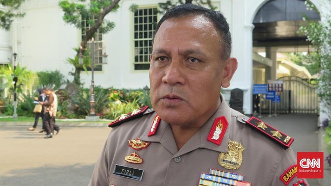 Komjen Firli Bahuri baru dilantik jadi Kabaharkam pada 19 November lalu sebelum dimutasi lagi. Firli juga bakal segera menduduki kursi Ketua KPK.