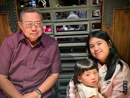 Momen Pertama SBY Ajak Keluarga Makan Bareng Sejak Kepergian Bu Ani
