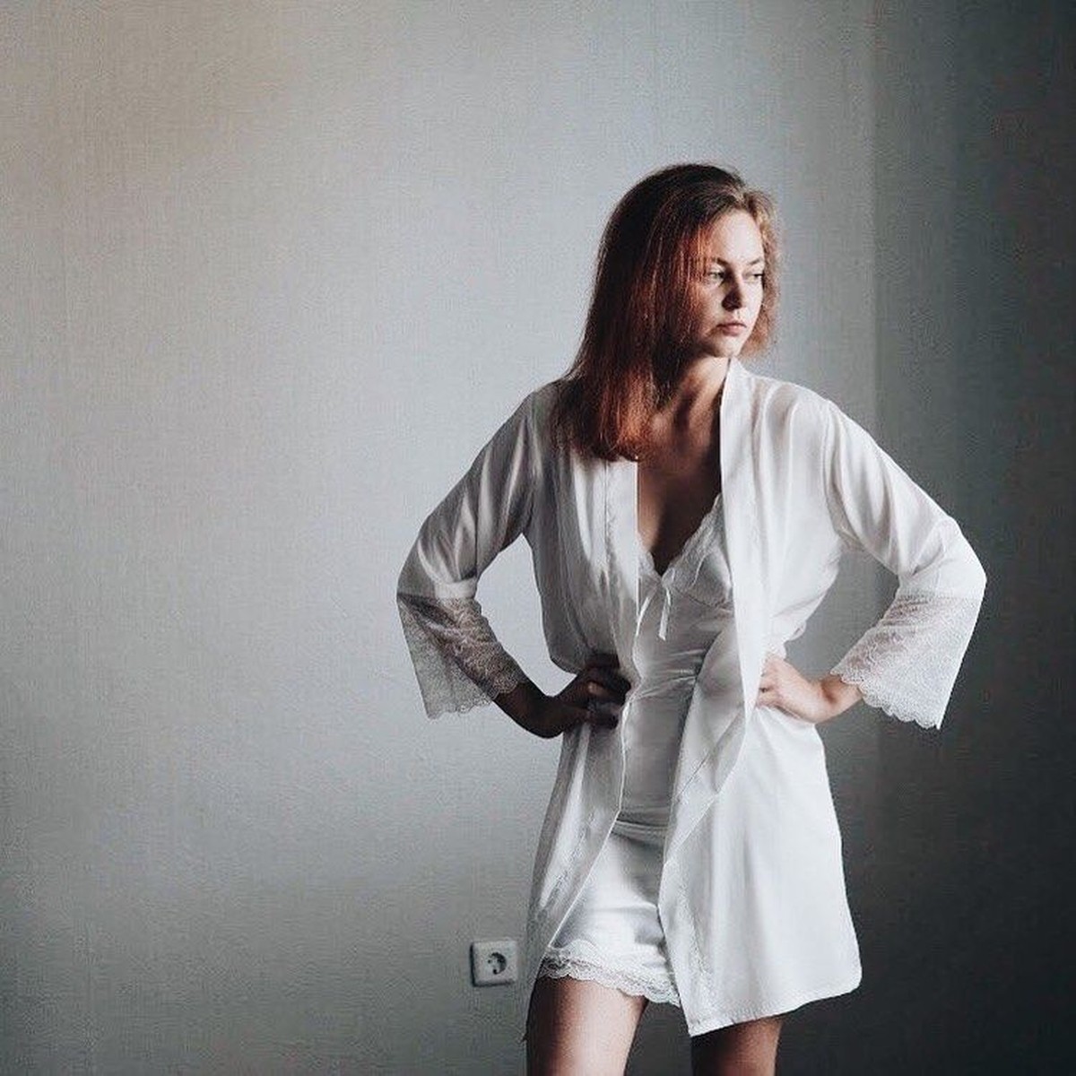 Seorang PNS asal Rusia bernama Anna Anufrieva dipecat usai tampil vulgar di majalah Playboy&period; Malangnya&comma; kini ia hidup terlunta-lunta di jalanan&period;