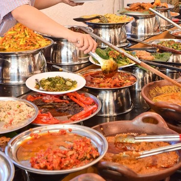 Mencicipi Nasi Kapau yang Bikin Ngiler