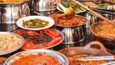 Mencicipi Nasi Kapau yang Bikin Ngiler