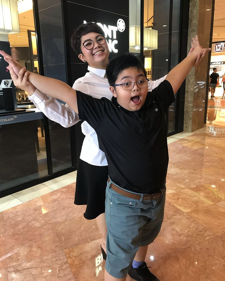 Jadi single mom yang sibuk, tak mengurangi waktu kebersamaan Joy Tobing dan anak semata wayangnya.