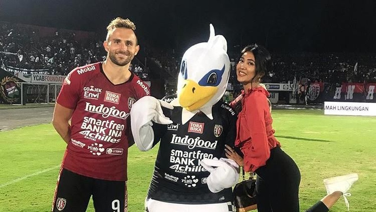 Beberapa momen manis antara Ilija Spasojevic dan mendiang sang istri&comma; Lelhy Spasojevic yang meninggal hari Rabu &lpar;20&sol;11&rpar; versi Insertlive&period;