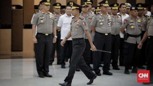 DPR belum menerima surat presiden soal calon Kapolri meski Presiden Jokowi diklaim sudah mengantongi nama pengganti Jenderal Idham Azis