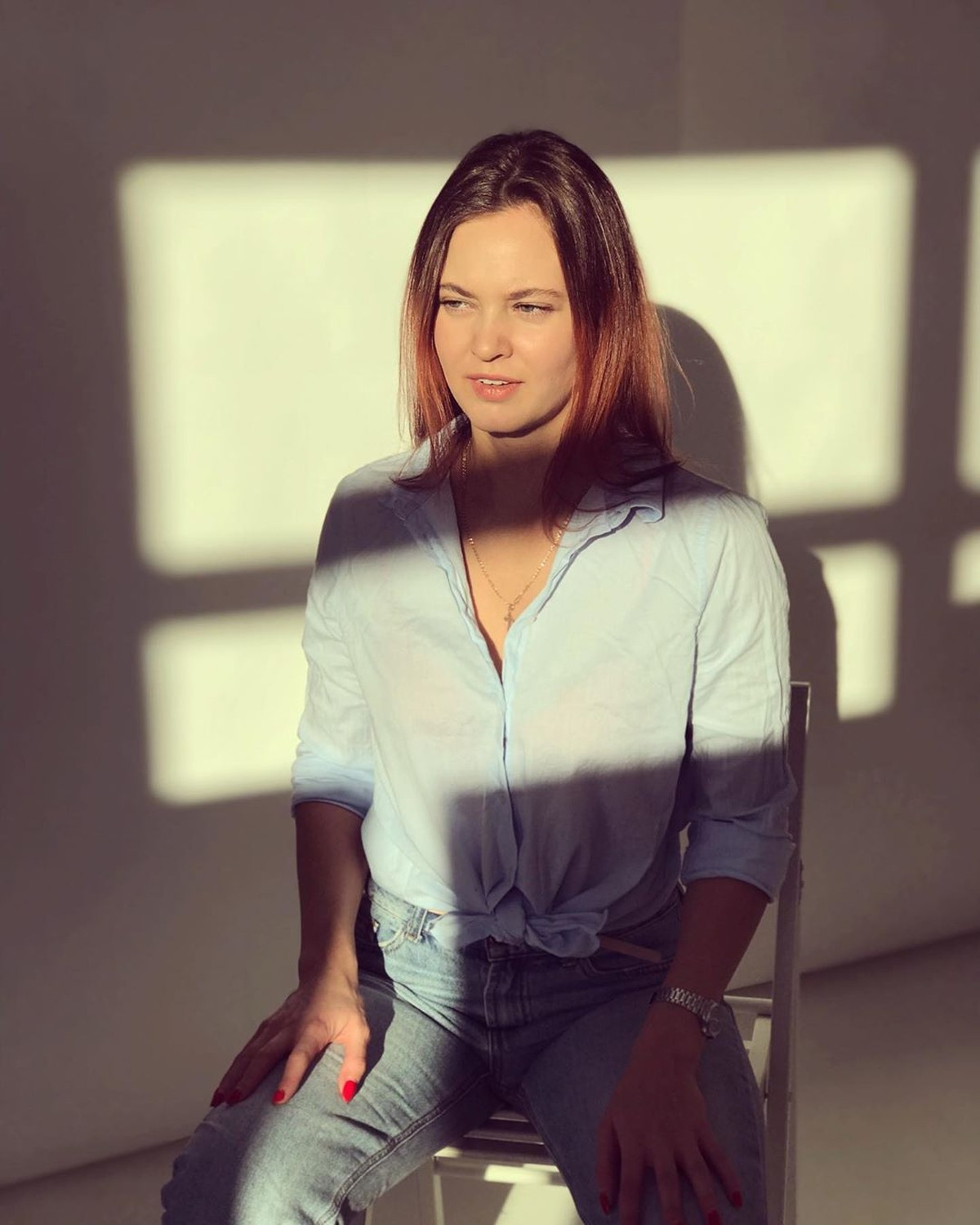 Seorang PNS asal Rusia bernama Anna Anufrieva dipecat usai tampil vulgar di majalah Playboy&period; Malangnya&comma; kini ia hidup terlunta-lunta di jalanan&period;