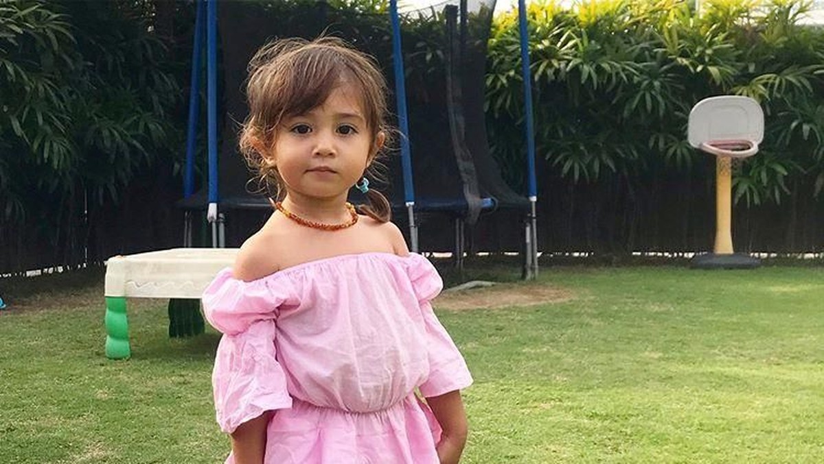 Beberapa potret manis dua anak Lelhy dan Ilija Spasojevic&period; Foto-foto mereka sangat menggemaskan&period;