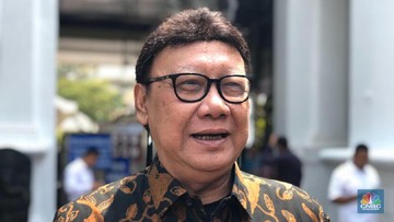Menteri Pendayagunaan Aparatur Negara dan Reformasi Birokrasi (Menpan RB) Tjahjo Kumolo (CNBC Indonesia/Chandra Gian Asmara) Menteri Pendayagunaan Aparatur Negara dan Reformasi Birokrasi (Menpan RB) Tjahjo Kumolo (CNBC Indonesia/Chandra Gian Asmara)