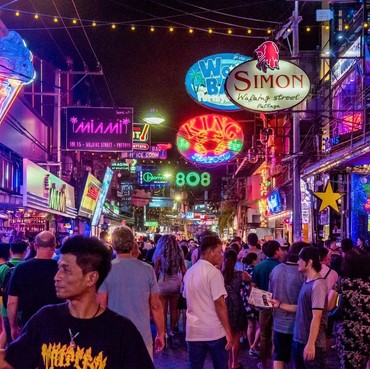 Gegara Dipeluk Waria, Turis Swiss Kehilangan Kalung Rp131 Juta