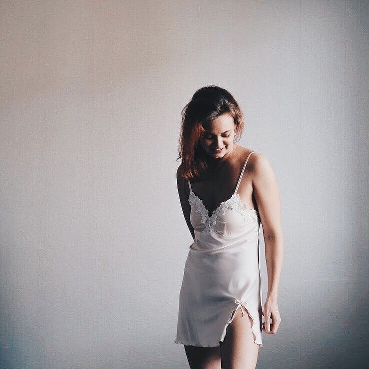 Seorang PNS asal Rusia bernama Anna Anufrieva dipecat usai tampil vulgar di majalah Playboy&period; Malangnya&comma; kini ia hidup terlunta-lunta di jalanan&period;