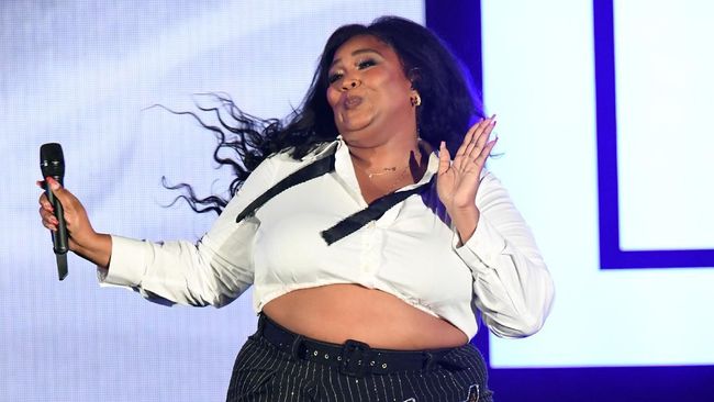 Ajang penghargaan NAACP Image Awards memiliki kategori film, musik, dan televisi. Lizzo terpilih sebagai Entertainer of The Year.