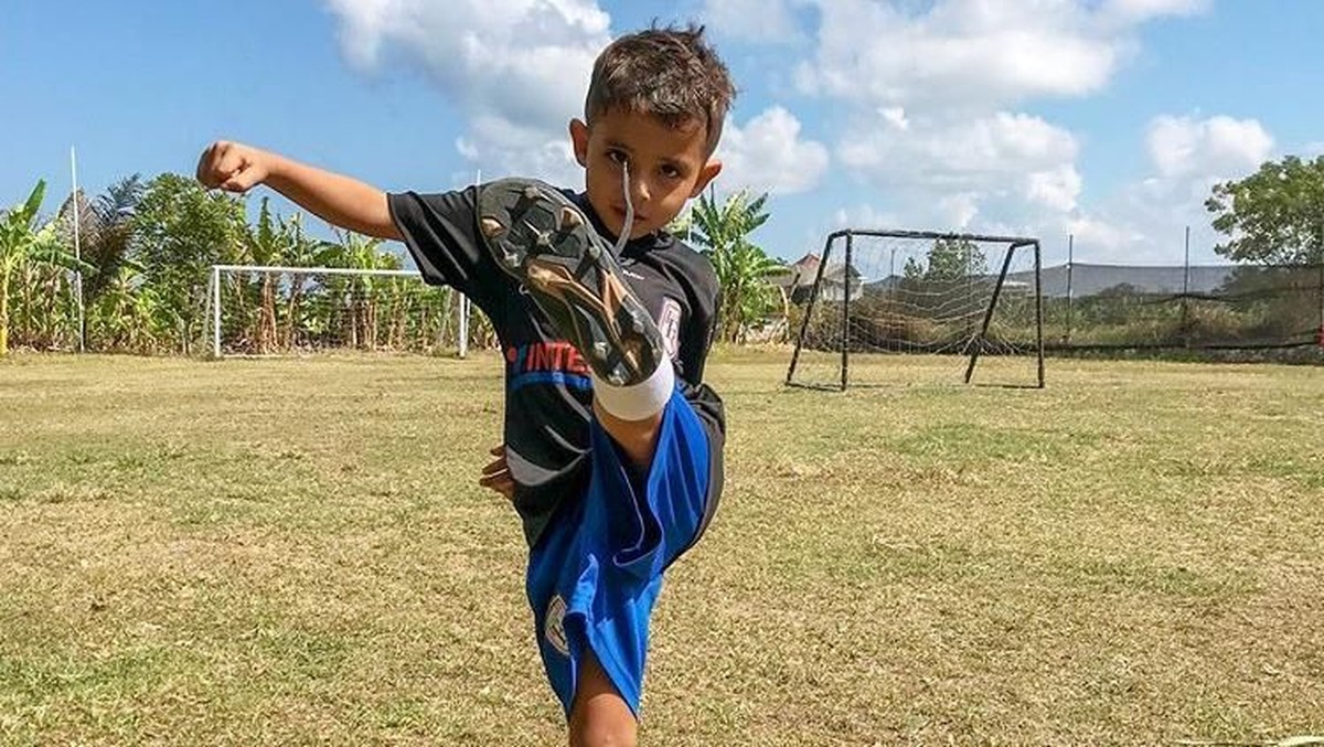 Beberapa potret manis dua anak Lelhy dan Ilija Spasojevic&period; Foto-foto mereka sangat menggemaskan&period;