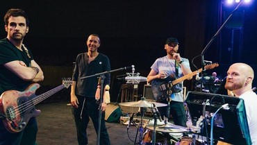 img-title Chris Martin Sebut Coldplay Akan Hiatus pada 2025