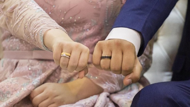 Aku mengandalkan sedekah sebagai upaya bertemu jodoh. Begini ceritanya, Bunda.