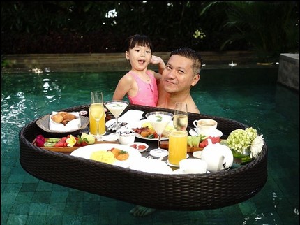 Mengintip Momen-momen Menyentuh Hati Liburan Gading dan Gempi di Bali