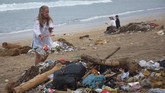 FOTO: Ancaman Sampah Plastik di Pulau Dewata Pemprov Bali terus berusaha mengurangi sampah plastik dan mencegah kerusakan lingkungan.