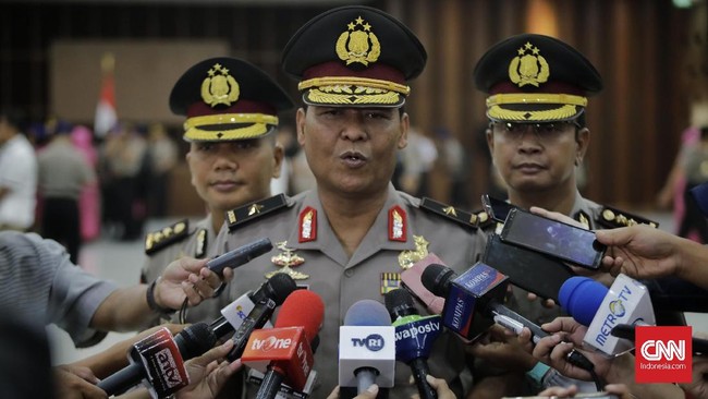 Mabes Polri menegaskan siap mendukung segala kebijakan pemerintahan Jokowi dalam penanganan wabah corona, termasuk soal wacana penerapan darurat sipil.