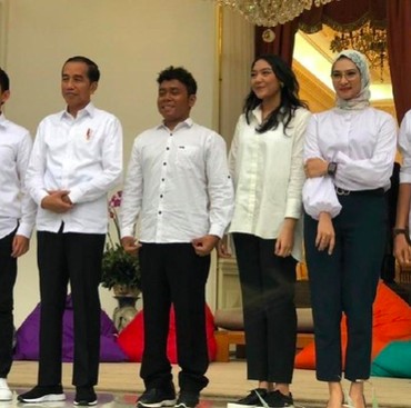 Terpopuler: Profil Staf Khusus Presiden hingga Pangeran Andrew Dipecat