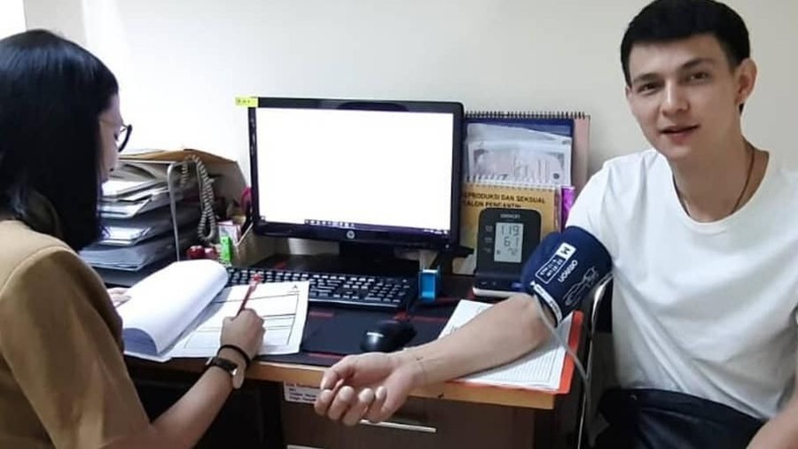Siap Menikah, Marcell Darwin Ikut Konseling Calon Pengantin Marcell Darwin periksa kesehatan dan konseling calon pengantin di Dinas Kesehatan DKI Jakarta.
