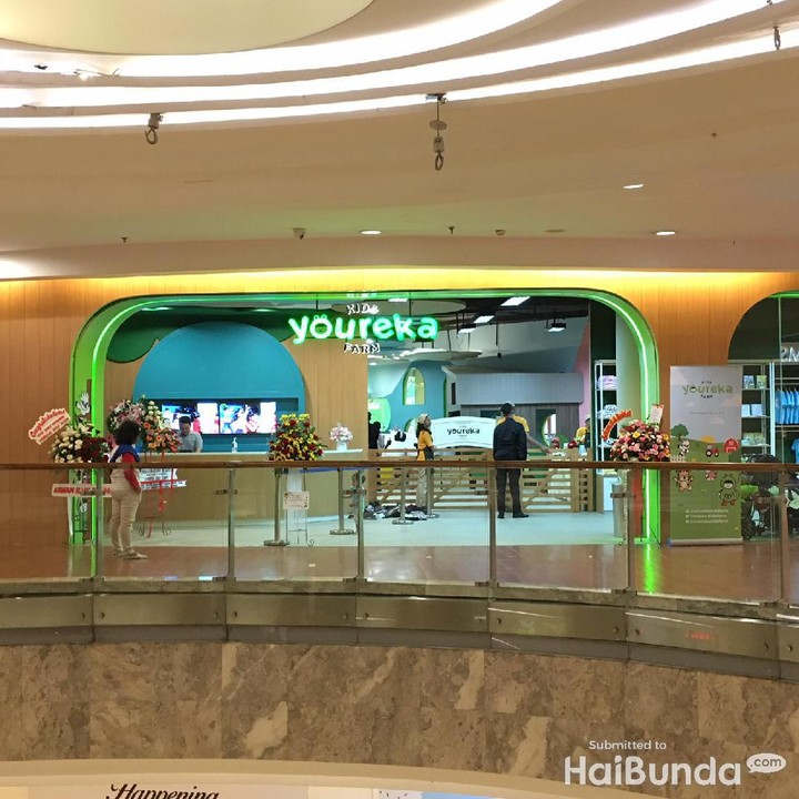 <p>Youreka Kids Farm adalah playground edukatif berkonsep farming yang berada di lantai 3 Kuningan City, Jakarta Selatan. Patokannya gampang, begitu di lantai 3, Youreka ada di seberang musala.</p>