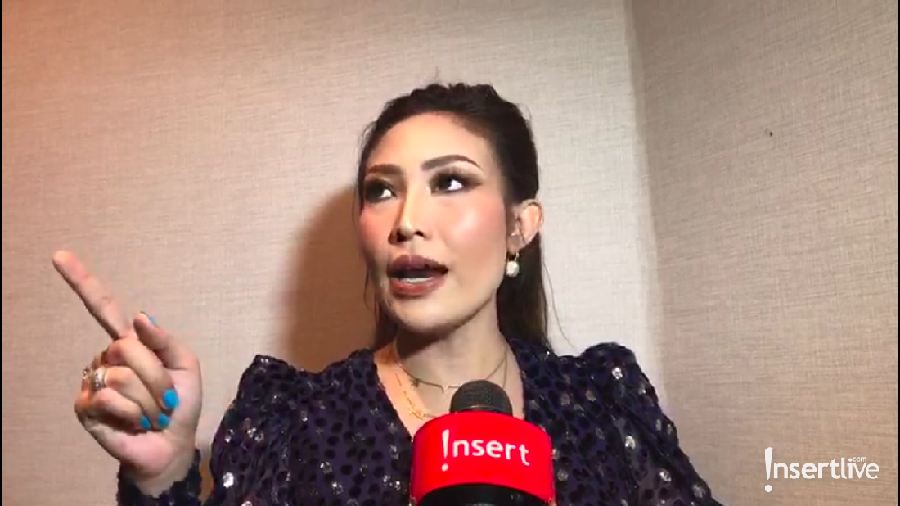 Ayu Dewi terkenal dengan super bersih bahkan ia mengganti seprainya hingga 4 kali sehari.