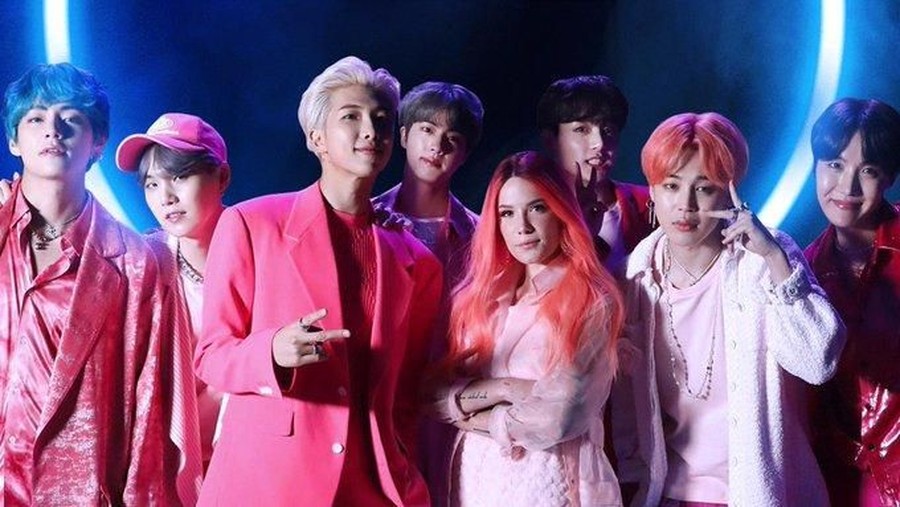 Halsey Siapkan Kaos Kaki Natal Berisi Hadiah untuk BTS