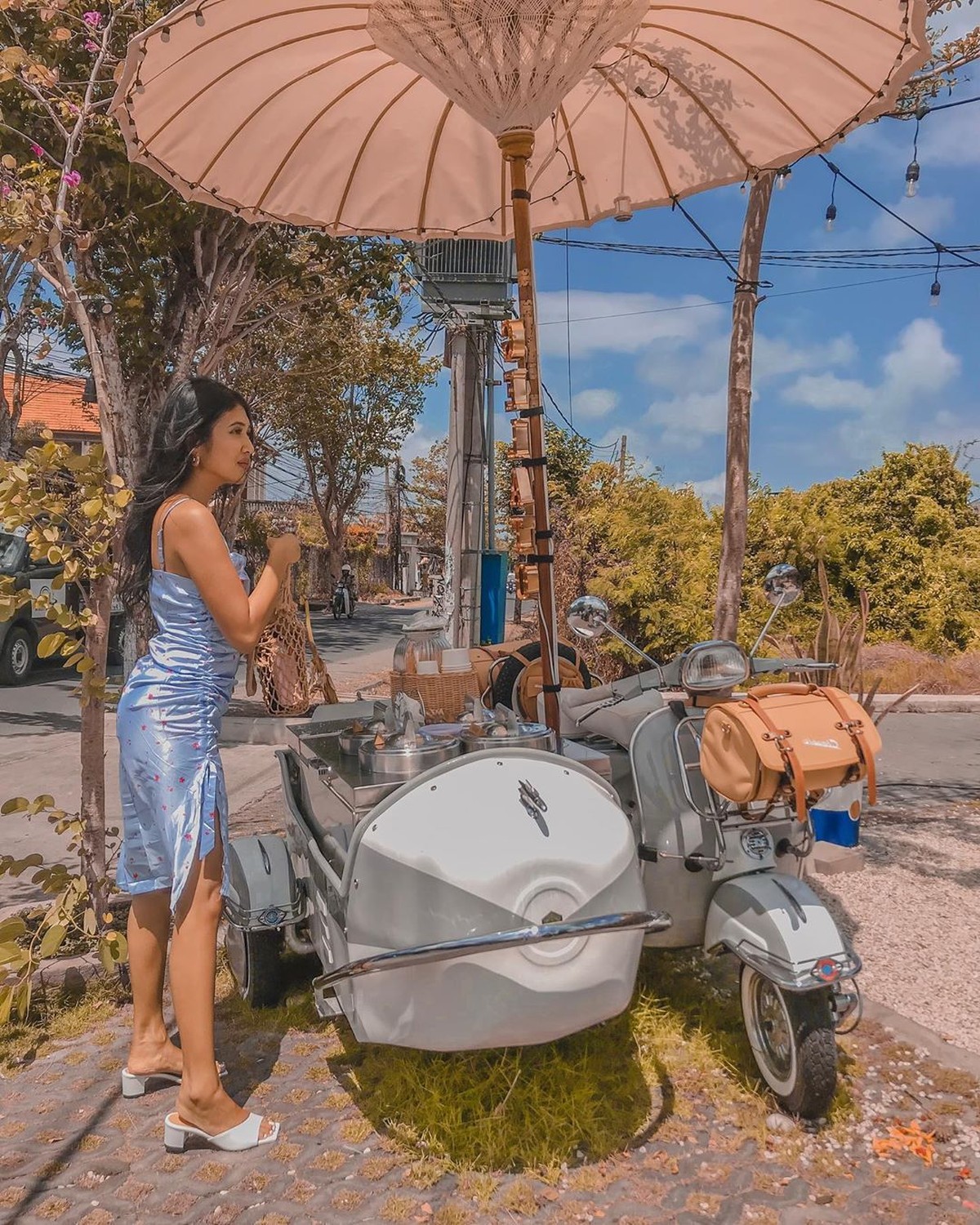 Istri penyerang klub Bali United&comma; Ilija Spasojevic&comma; Lelhy Spasojevic meninggal dunia pada Rabu &lpar;20&sol;11&rpar;&period; Berikut ini potret cantiknya semasa hidup&period;