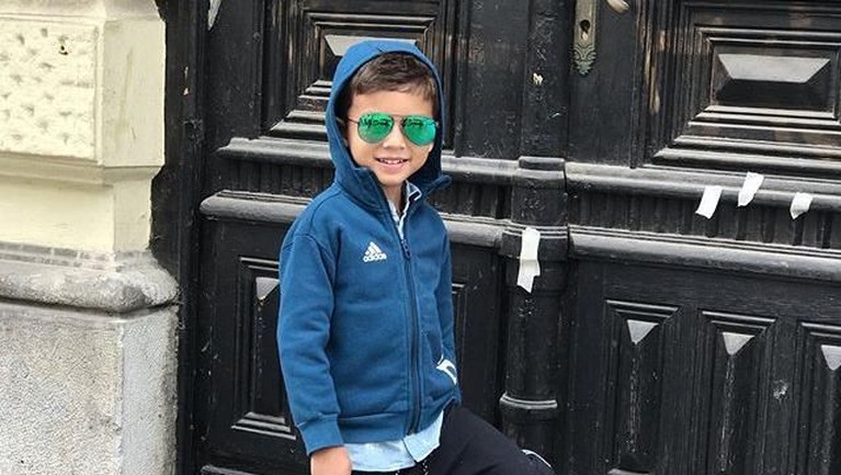 Beberapa potret manis dua anak Lelhy dan Ilija Spasojevic. Foto-foto mereka sangat menggemaskan.