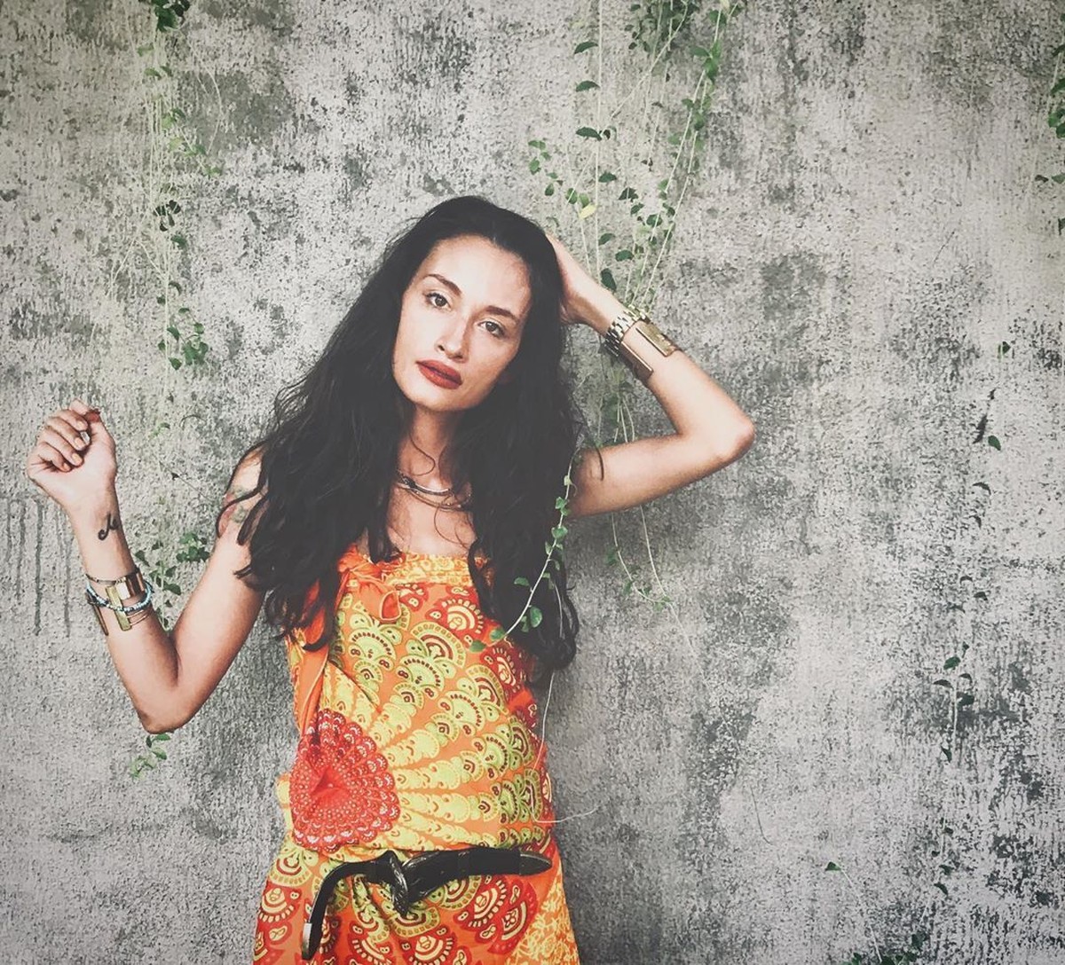 Penyanyi cantik Rebeca Reijman menarik perhatian setelah namanya muncul karena dirinya menerima mobil dari tersangka KPK Tubagus Chaeri Wardana atau Wawan&period;