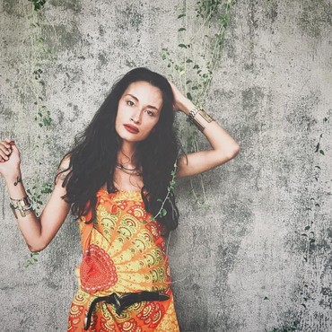 Foto Seksi Rebecca Reijman, Penyanyi yang Terseret Tersangka KPK