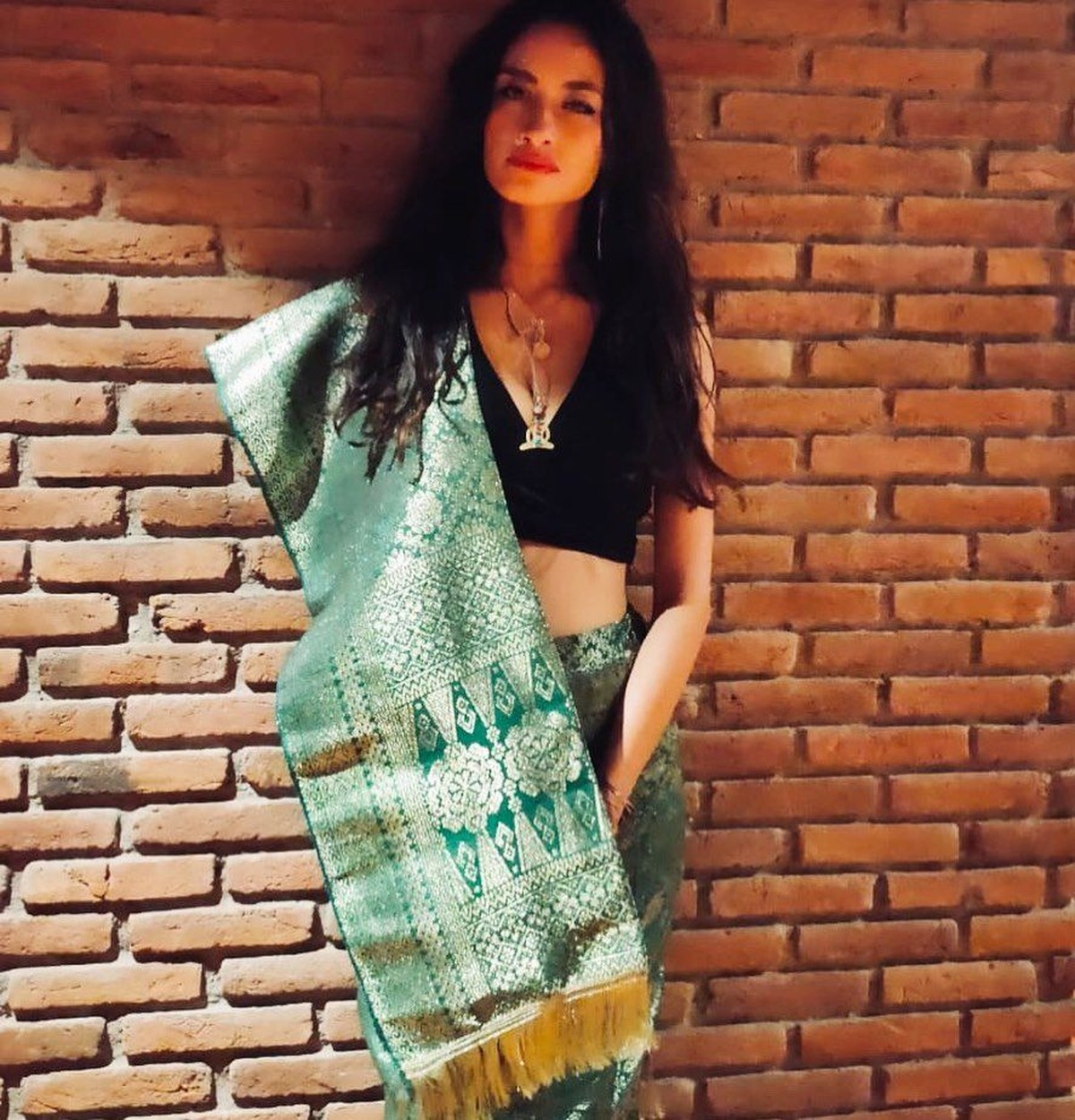 Penyanyi cantik Rebeca Reijman menarik perhatian setelah namanya muncul karena dirinya menerima mobil dari tersangka KPK Tubagus Chaeri Wardana atau Wawan&period;