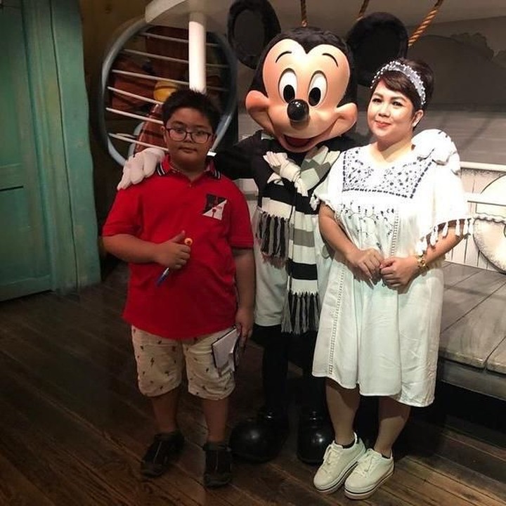 Ini momen keseruan keduanya saat liburan ke Disneyland Park di California, Amerika Serikat beberapa waktu lalu. (Foto: Instagram/ @joydestinytobing)