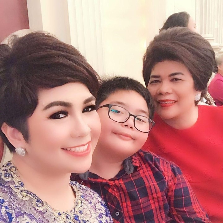 <div>Kali ini, wanita 39 tahun itu menghabiskan waktu bersama sang ibu dan buah hatinya tercinta. (Foto: Instagram/ @joydestinytobing)</div>