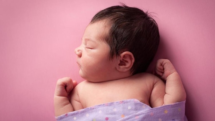 Jangan bingung saat memilih nama untuk si kecil ya, Bunda. 16 referensi nama bayi dari Bahasa Jawa berikut bisa jadi pertimbangan. Yuk intip!
