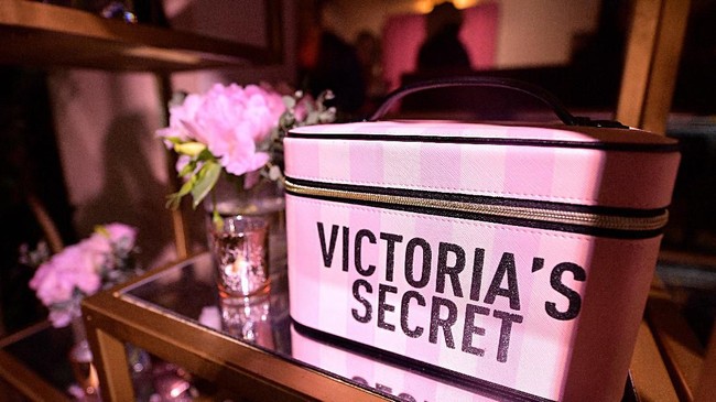 Victoria's Secret akan melantai di bursa saham New York, AS. Aksi go public atau pelepasan saham ini ditargetkan selesai pada Agustus 2021.