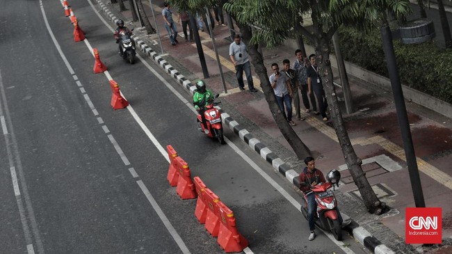 Mayoritas pelanggar jalur khusus sepeda ada di Jalan Merdeka Selatan. Penilangan pelanggar jalur sepeda dimulai hari ini setelah uji coba dilakukan sebelumnya.