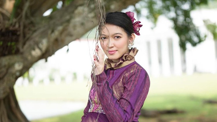 Selvi Ananda tampil cantik dan anggun saat maternity shoot anak keduanya, La Lembah Manah.