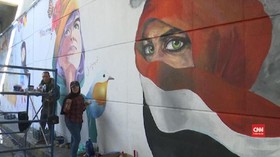 VIDEO: Mahasiswa di Baghdad Lukis Mural Lawan Pemerintah