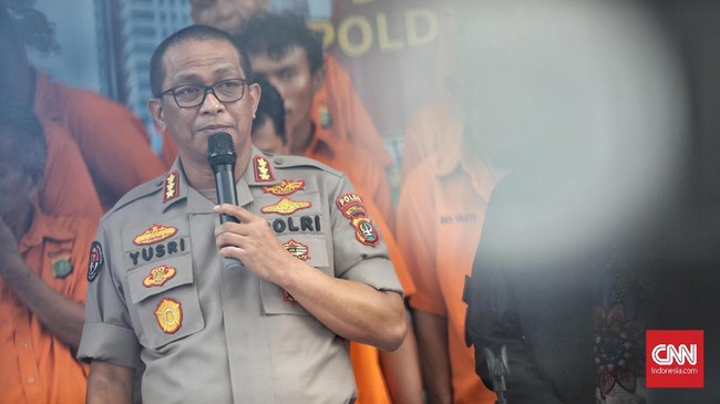 Polda Metro Jaya merevisi jumlah tersangka kasus pembobol Bank DKI menjadi 13 orang, dari sebelumnya disebut 41 tersangka.