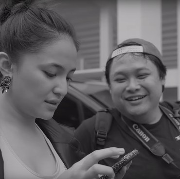 Teteskan Air Mata, Marshanda Bacakan Surat Pilu untuk Cecep Reza