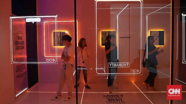 Pameran eksperimen sosial 'Humanize Us' mengeksplorasi kaitan antara penggunaan media sosial dan kesehatan mental.