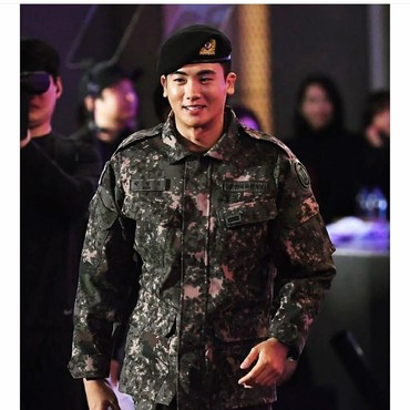 Makin Ganteng, Park Hyung Sik Pakai Seragam Tentara di Blue Dragon