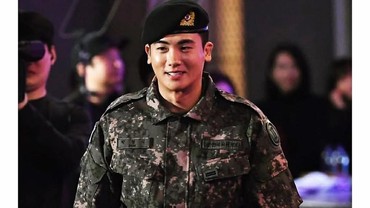 Makin Ganteng, Park Hyung Sik Pakai Seragam Tentara di Blue Dragon